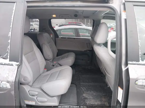 5TDDK3DC0GS129008 2016 TOYOTA SIENNA - Image 8