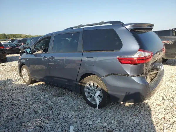5TDDK3DC0GS130725 2016 TOYOTA SIENNA - Image 2
