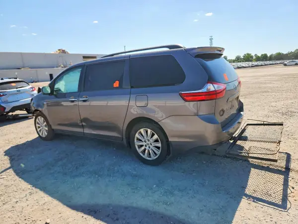5TDDK3DC0GS131387 2016 TOYOTA SIENNA - Image 2