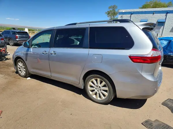 5TDDK3DC0GS131762 2016 TOYOTA SIENNA - Image 2