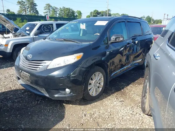 5TDDK3DC0GS132779 2016 TOYOTA SIENNA - Image 2