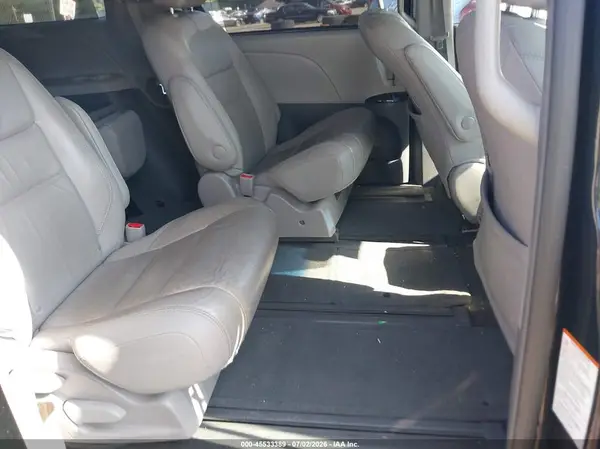 5TDDK3DC0GS132779 2016 TOYOTA SIENNA - Image 8