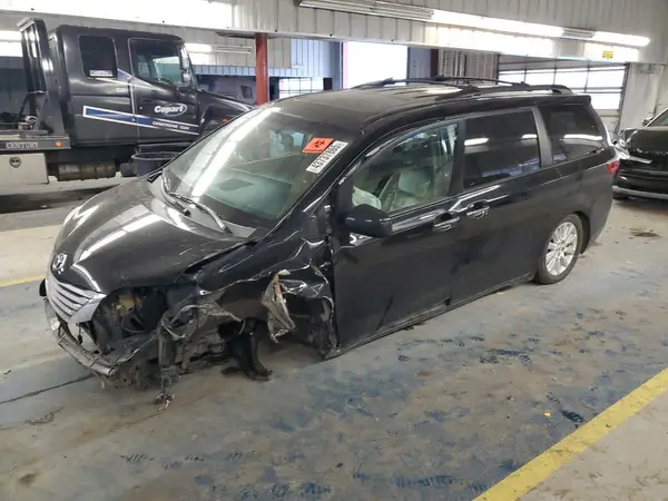 5TDDK3DC0GS135570 2016 TOYOTA SIENNA - Image 1