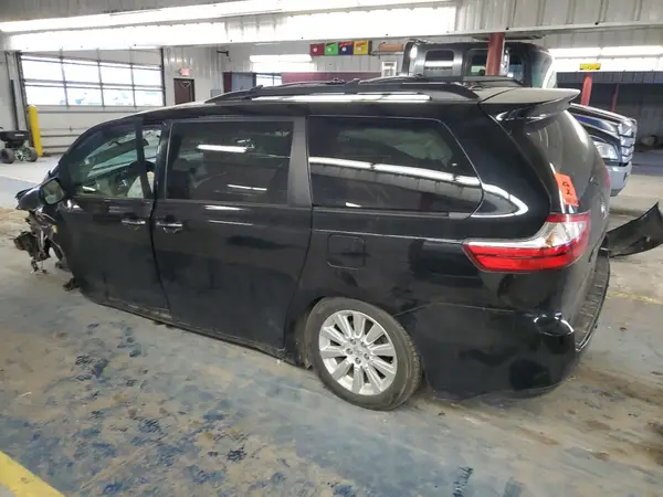 5TDDK3DC0GS135570 2016 TOYOTA SIENNA - Image 2