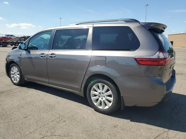 5TDDK3DC0GS136248 2016 TOYOTA SIENNA - Image 2
