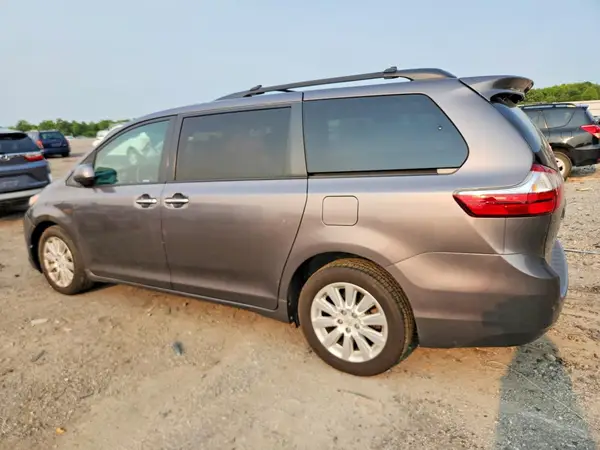 5TDDK3DC0GS138002 2016 TOYOTA SIENNA - Image 2