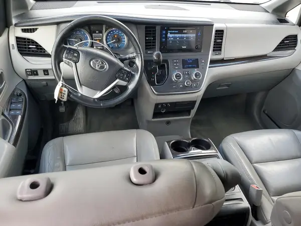 5TDDK3DC0GS138033 2016 TOYOTA SIENNA - Image 8