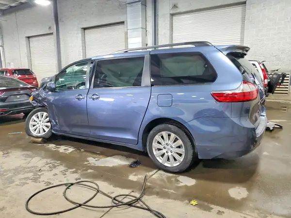 5TDDK3DC0GS138095 2016 TOYOTA SIENNA - Image 2