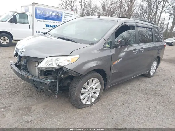 5TDDK3DC0GS141644 2016 TOYOTA SIENNA - Image 2