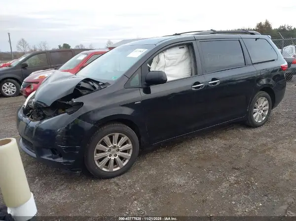 5TDDK3DC0GS142499 2016 TOYOTA SIENNA - Image 2