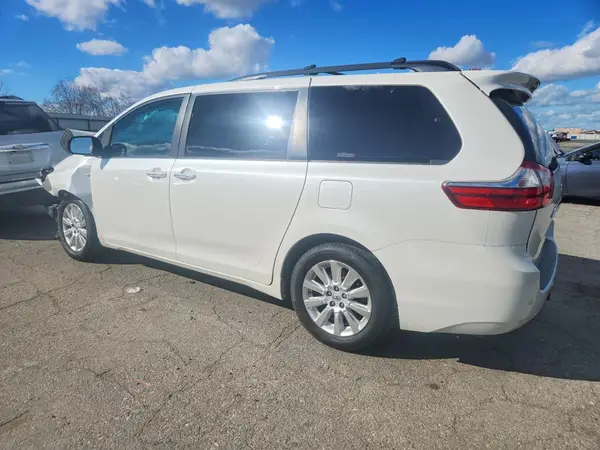 5TDDK3DC1GS131205 2016 TOYOTA SIENNA - Image 2