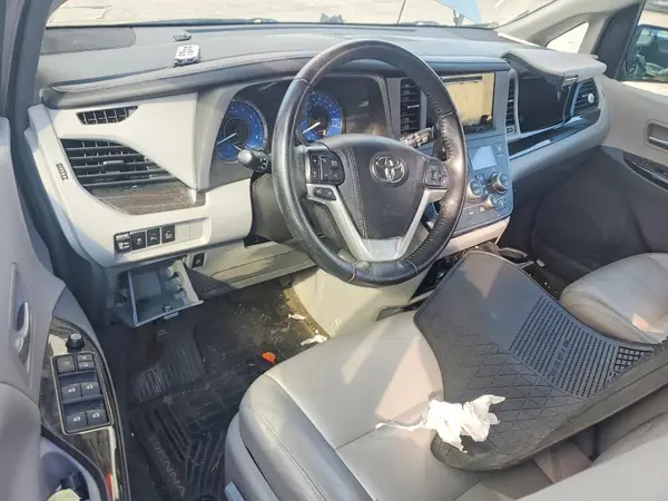 5TDDK3DC1GS131253 2016 TOYOTA SIENNA - Image 8