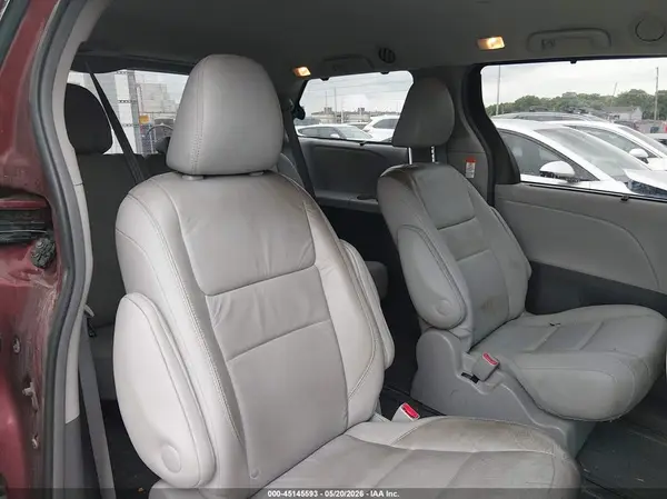 5TDDK3DC1GS132757 2016 TOYOTA SIENNA - Image 8