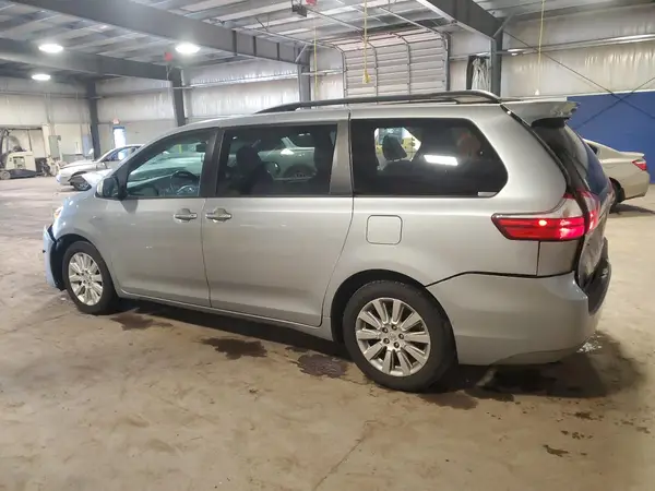 5TDDK3DC1GS133312 2016 TOYOTA SIENNA - Image 2