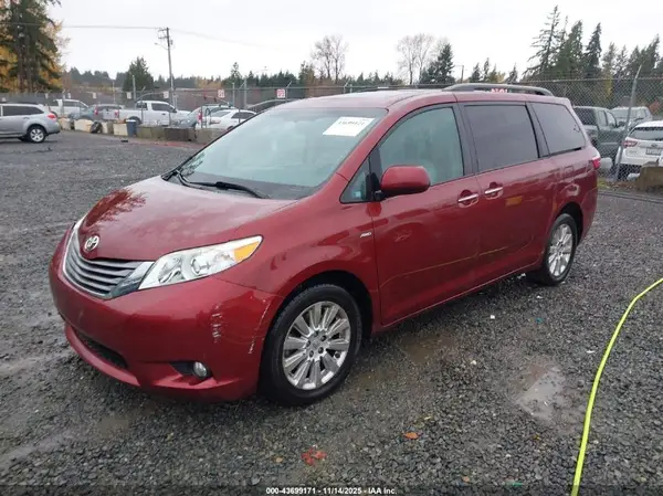 5TDDK3DC1GS133360 2016 TOYOTA SIENNA - Image 2