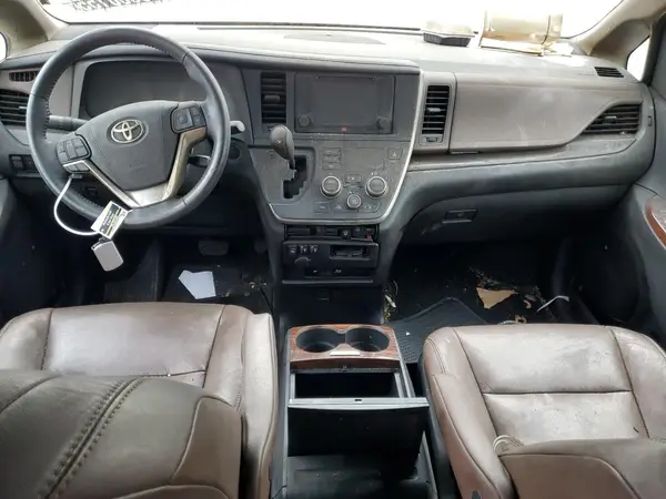 5TDDK3DC1GS133746 2016 TOYOTA SIENNA - Image 8