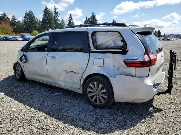 5TDDK3DC1GS135416 2016 TOYOTA SIENNA - Image 2