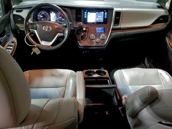 5TDDK3DC1GS137800 2016 TOYOTA SIENNA - Image 8