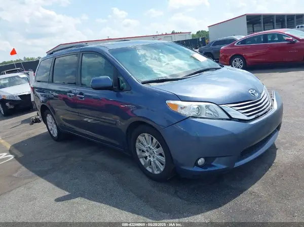 5TDDK3DC1GS137831 2016 TOYOTA SIENNA - Image 1