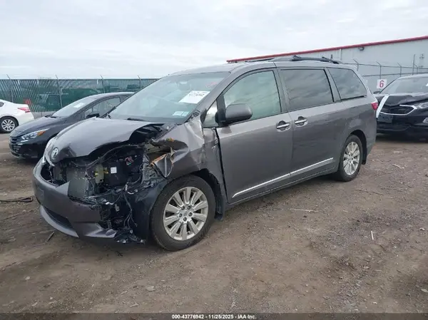 5TDDK3DC1GS138414 2016 TOYOTA SIENNA - Image 2