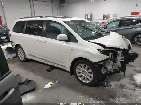 5TDDK3DC1GS138669 2016 TOYOTA SIENNA - Image 1