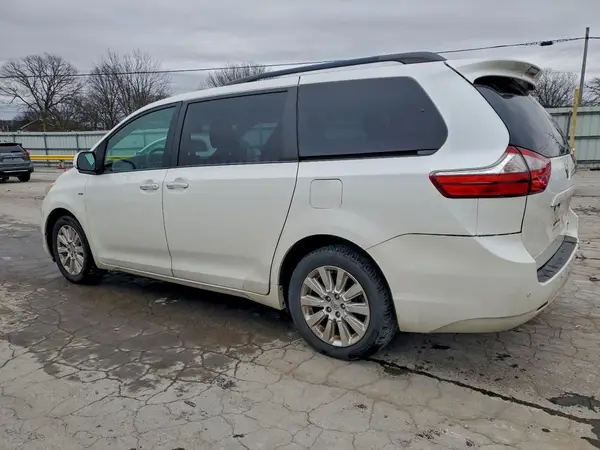 5TDDK3DC1GS139580 2016 TOYOTA SIENNA - Image 2