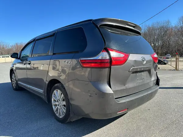5TDDK3DC2GS130094 2016 TOYOTA SIENNA - Image 2