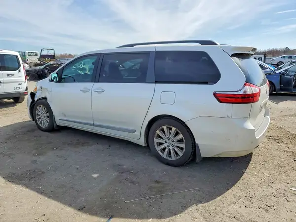 5TDDK3DC2GS133335 2016 TOYOTA SIENNA - Image 2
