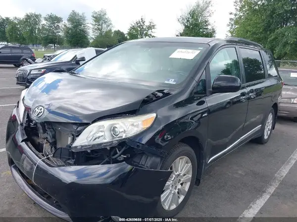 5TDDK3DC2GS140317 2016 TOYOTA SIENNA - Image 2