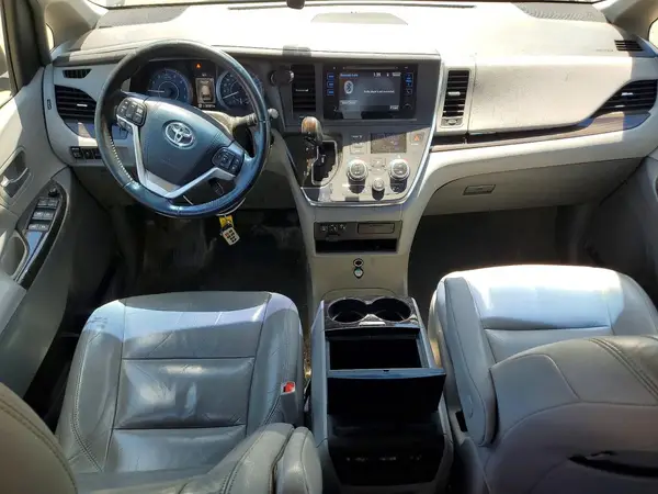 5TDDK3DC2GS140799 2016 TOYOTA SIENNA - Image 8