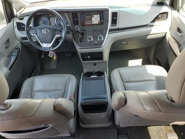 5TDDK3DC2GS141693 2016 TOYOTA SIENNA - Image 8