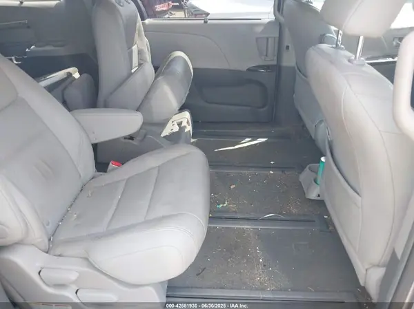 5TDDK3DC2GS141869 2016 TOYOTA SIENNA - Image 8