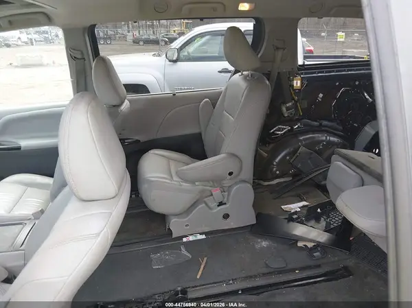 5TDDK3DC2GS145386 2016 TOYOTA SIENNA - Image 8