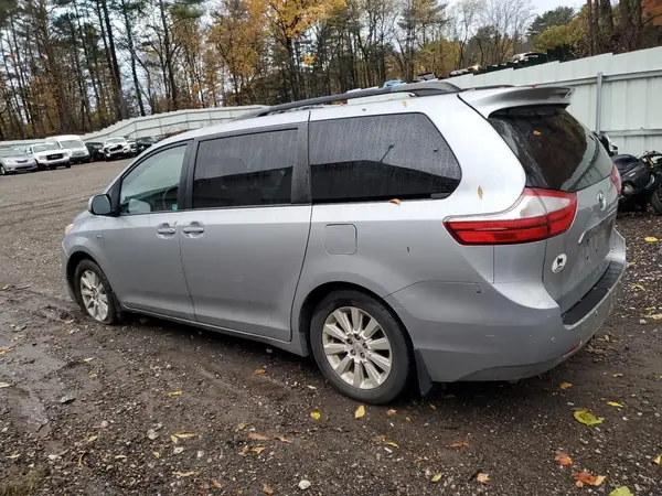 5TDDK3DC3GS130122 2016 TOYOTA SIENNA - Image 2