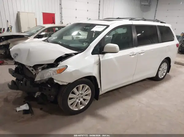 5TDDK3DC3GS135028 2016 TOYOTA SIENNA - Image 2