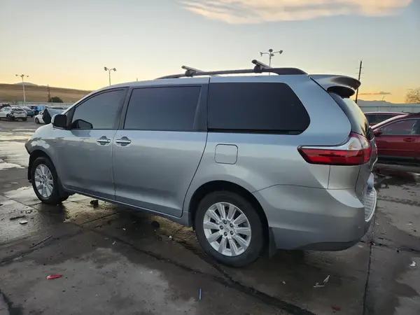 5TDDK3DC3GS135031 2016 TOYOTA SIENNA - Image 2