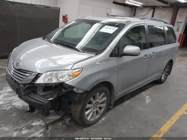 5TDDK3DC3GS137135 2016 TOYOTA SIENNA - Image 2