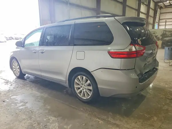 5TDDK3DC3GS137801 2016 TOYOTA SIENNA - Image 2