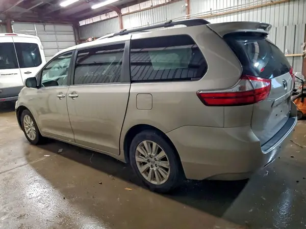 5TDDK3DC3GS138415 2016 TOYOTA SIENNA - Image 2