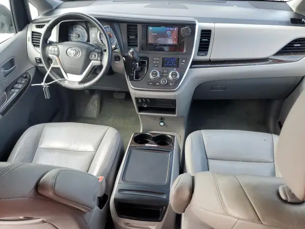 5TDDK3DC3GS139449 2016 TOYOTA SIENNA - Image 8