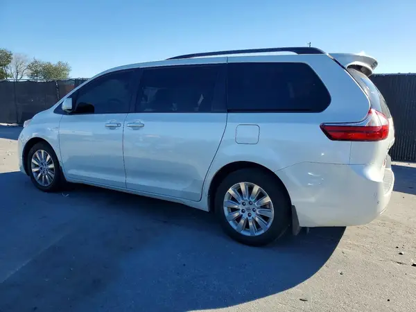 5TDDK3DC3GS144117 2016 TOYOTA SIENNA - Image 2