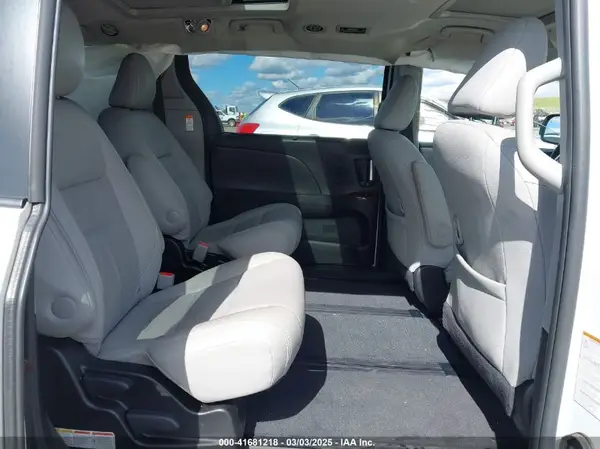 5TDDK3DC3GS144473 2016 TOYOTA SIENNA - Image 8