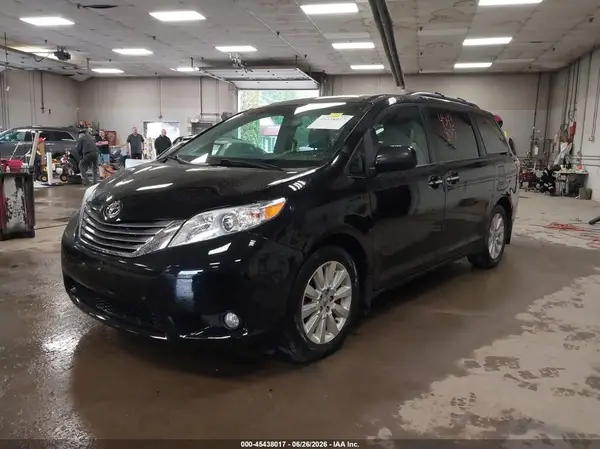 5TDDK3DC4GS129805 2016 TOYOTA SIENNA - Image 2