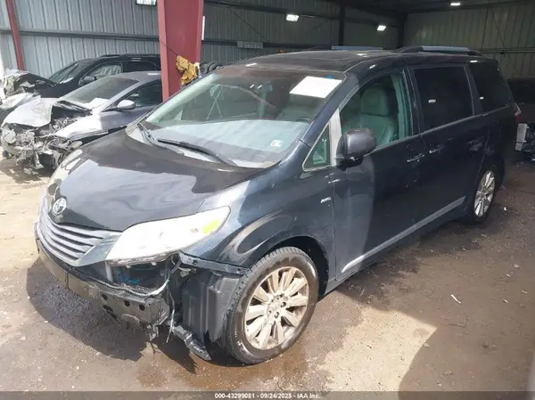 5TDDK3DC4GS135362 2016 TOYOTA SIENNA - Image 2