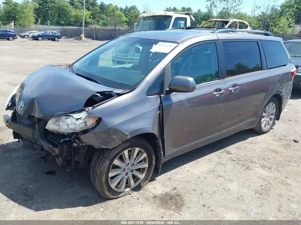 5TDDK3DC4GS136365 2016 TOYOTA SIENNA - Image 2