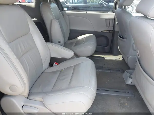 5TDDK3DC4GS136365 2016 TOYOTA SIENNA - Image 8
