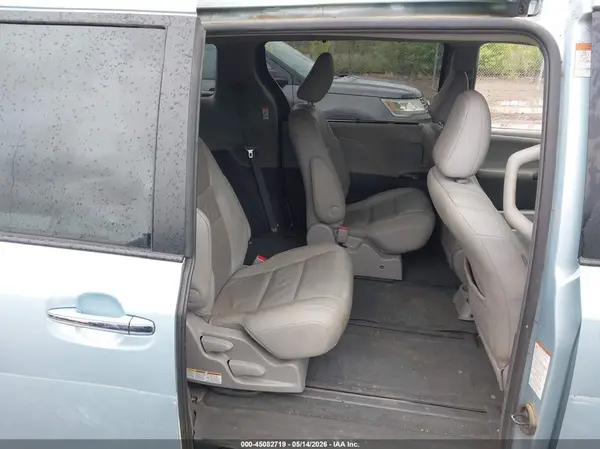 5TDDK3DC4GS136382 2016 TOYOTA SIENNA - Image 8