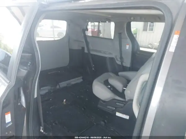 5TDDK3DC4GS137600 2016 TOYOTA SIENNA - Image 8