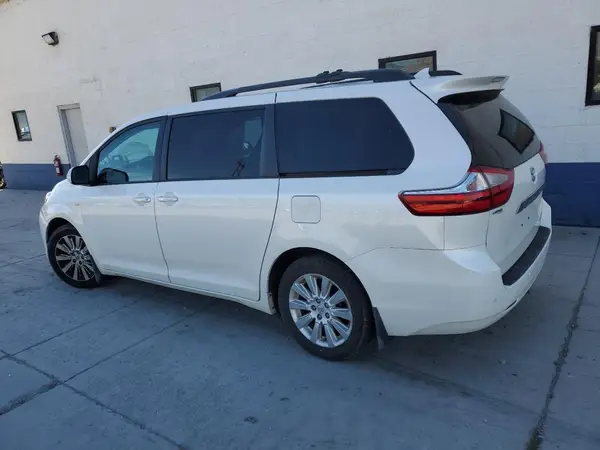 5TDDK3DC4GS138648 2016 TOYOTA SIENNA - Image 2