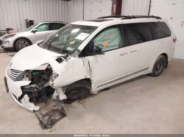 5TDDK3DC4GS139024 2016 TOYOTA SIENNA - Image 2